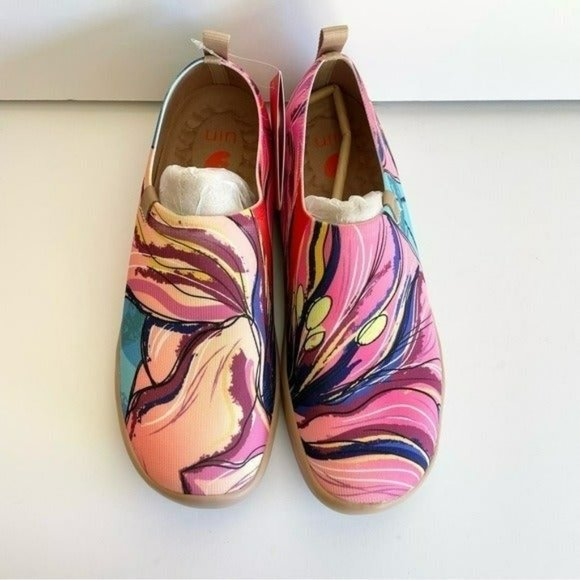 UIN Shoes - Size 10.5 NWT UIN Slip On Shoes Knitted Upper Lily Blossom